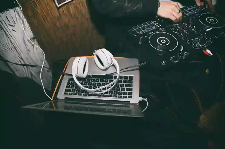 갤럭시 잠금 화면 유튜브 뮤직 컨트롤러 사용하기 방법